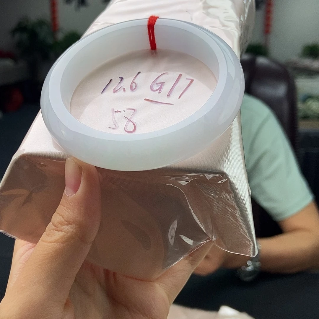 翡翠手镯未镶嵌颜色多样性发拍一发一