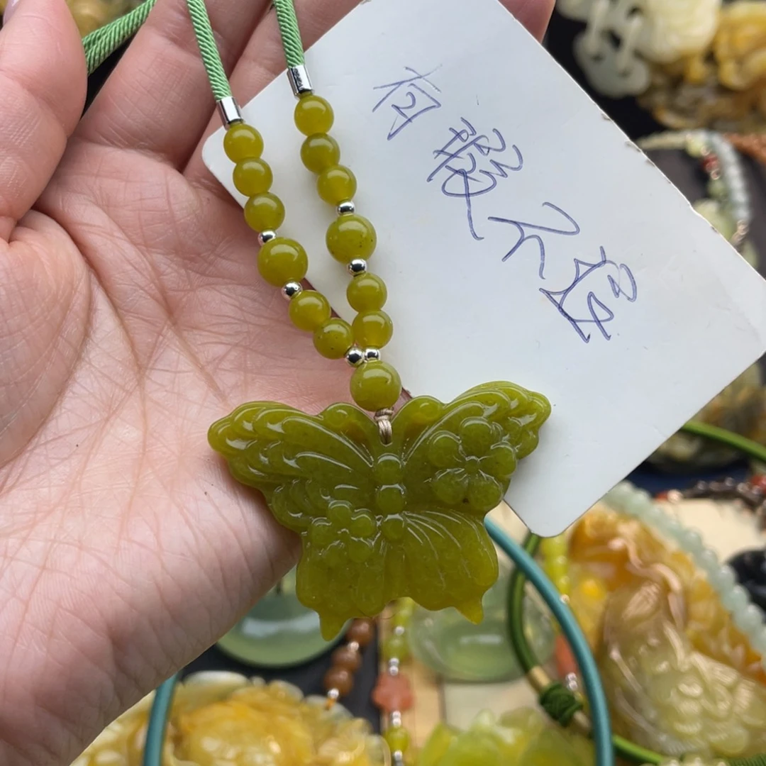 蛇纹石玉颈饰未镶嵌
