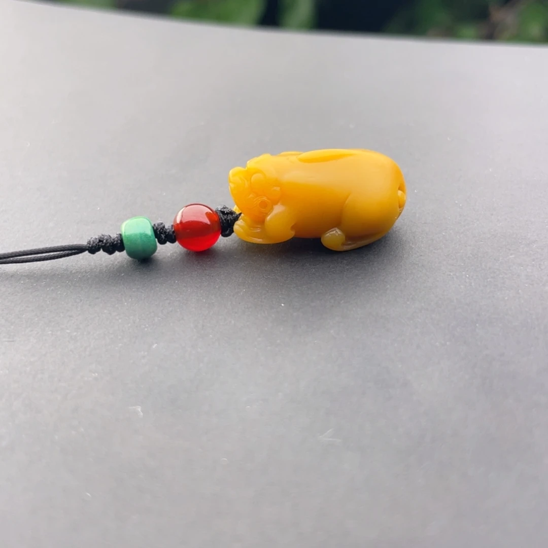 點***缀石英质玉未镶嵌黄蜡石挂件