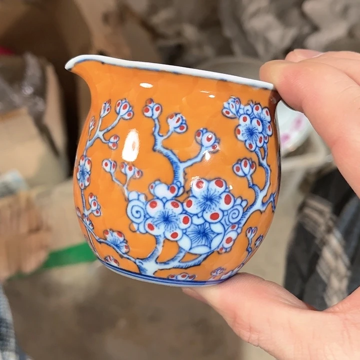 瓷片景德镇陶瓷公道杯。
