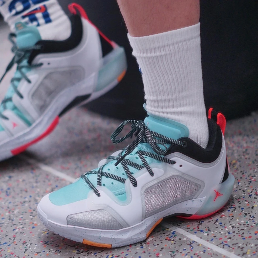 NIKE/耐克AJ 37郭艾伦男女透气缓震耐磨低帮实战篮球鞋FB8486-130