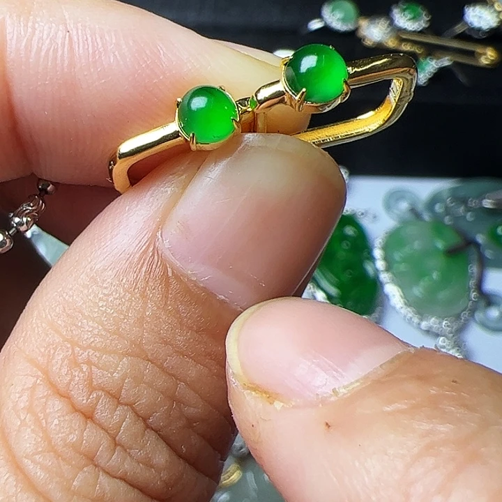 翡翠18K金镶嵌耳饰