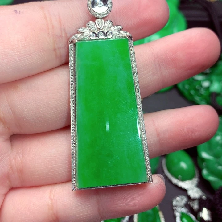 吊坠(不含链)未镶嵌翡翠