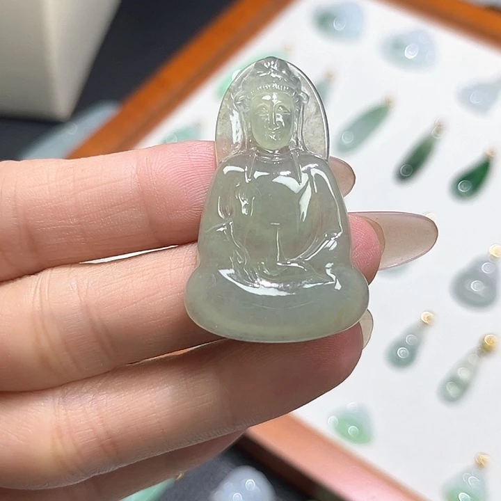 翡翠未镶嵌颈饰观音