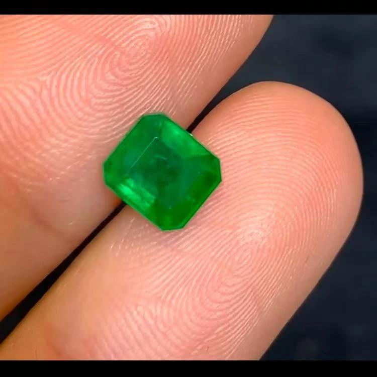 天然 祖母绿，1.24克拉