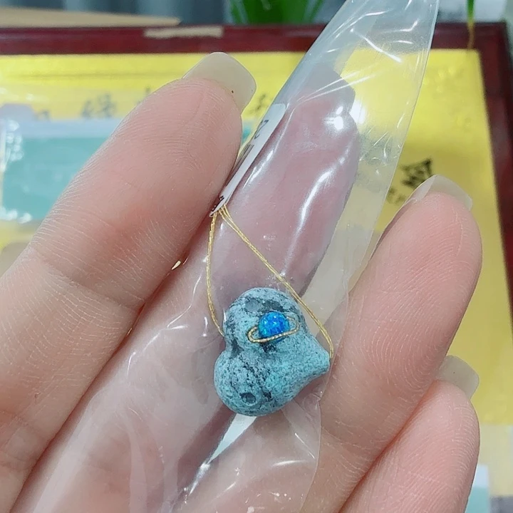 米***色绿松石未镶嵌珠宝奇石