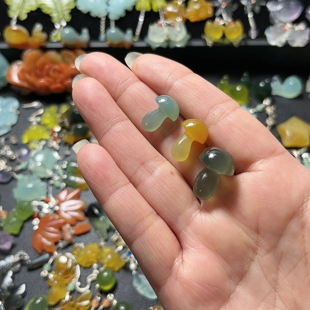 用***3蛇纹石玉未镶嵌耳饰