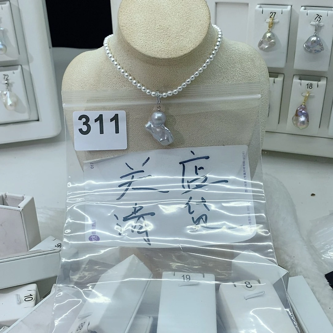 淡水珍珠颈饰合金