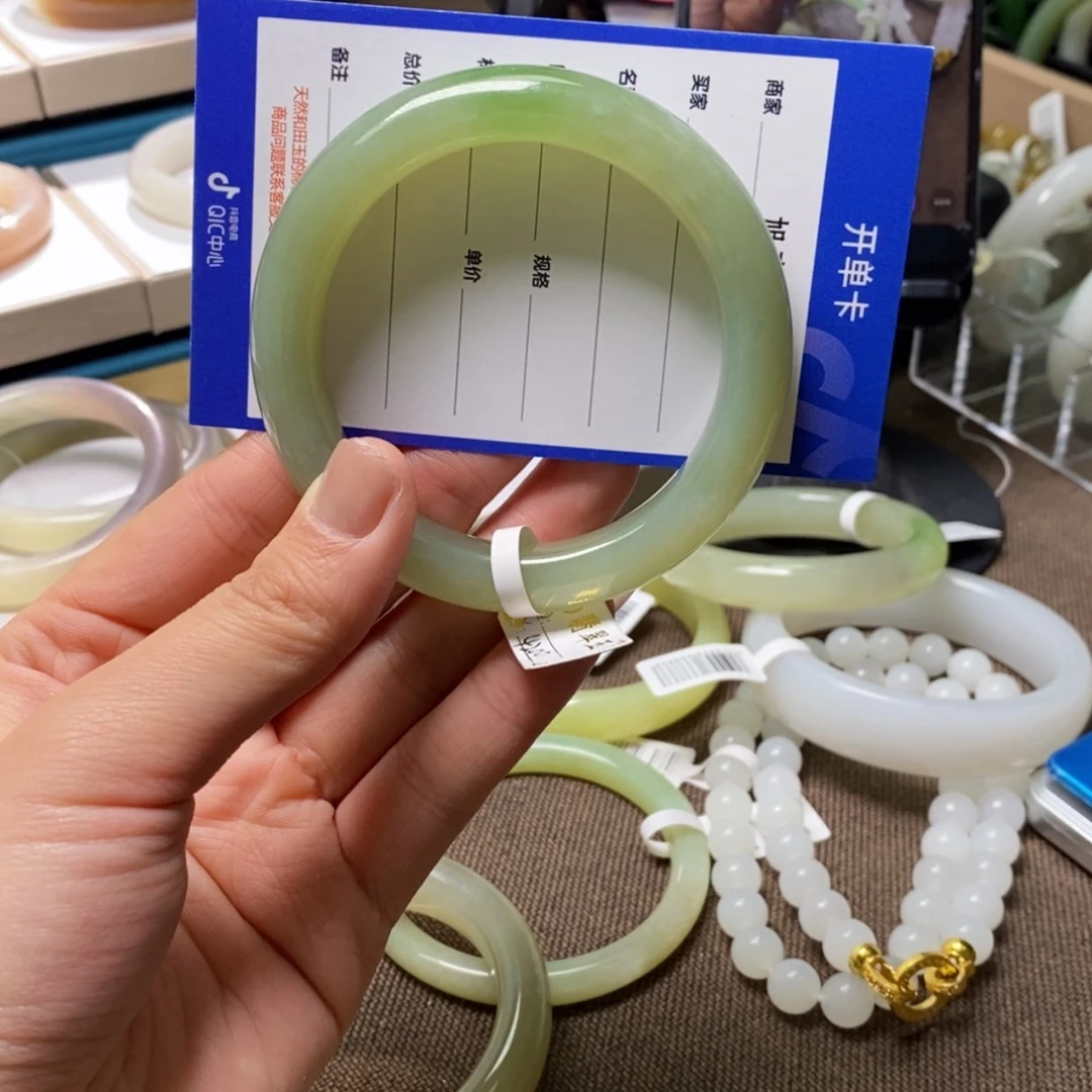 【闪购商品】和田玉手镯未镶嵌