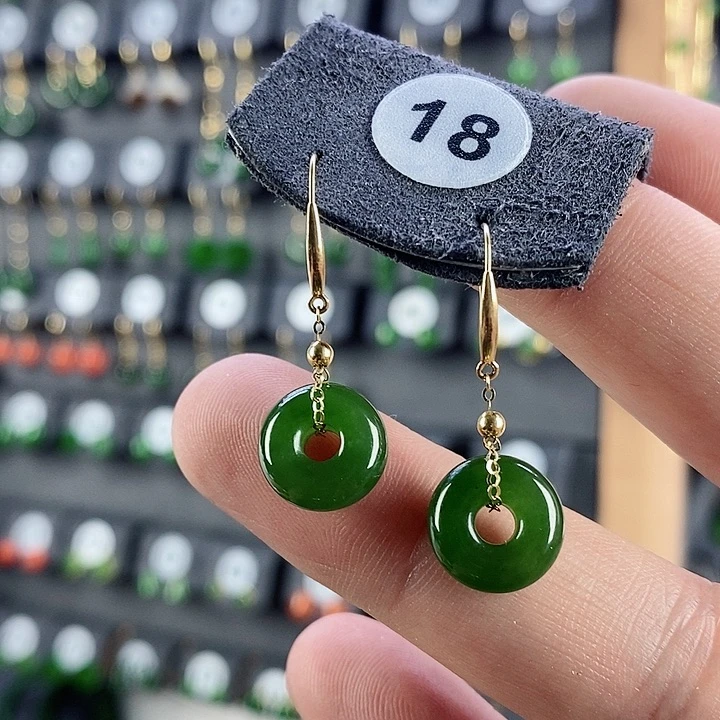 和田玉18K金镶嵌耳饰