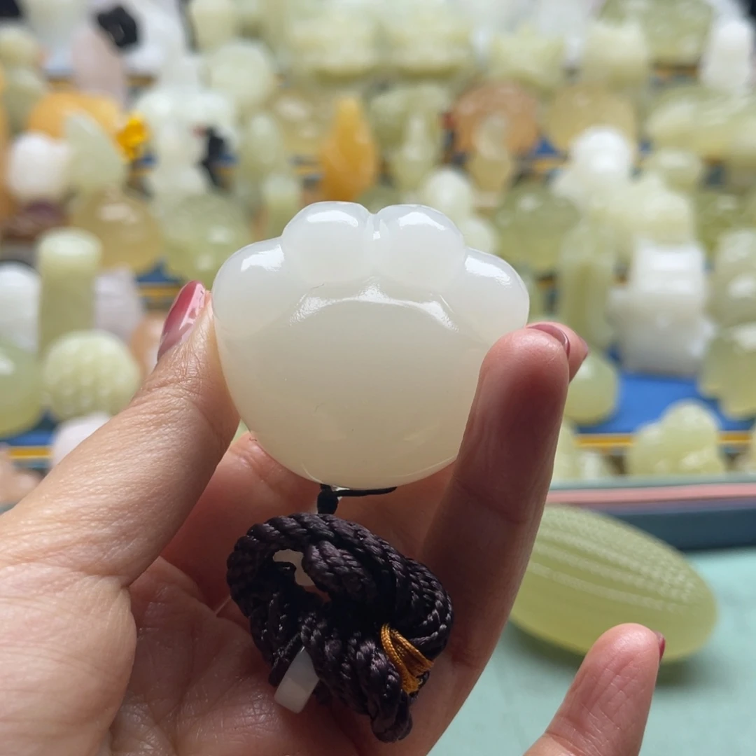 臻***臻玉天然桌面小摆件