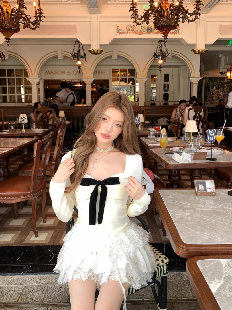 甜美小香风方领蝴蝶结修身短款打底衫长袖上衣网纱蕾丝拼接蛋糕裙