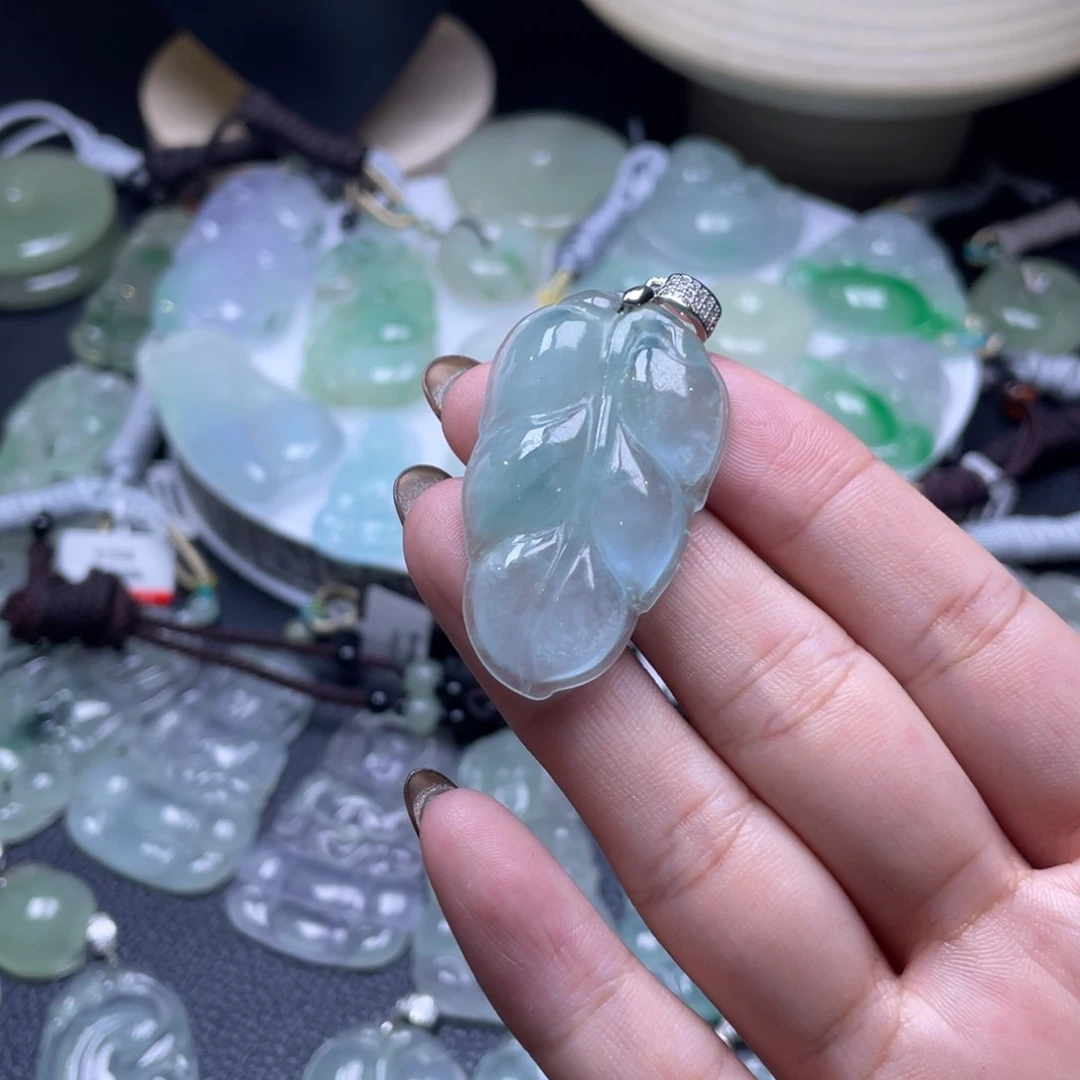 颈饰未镶嵌翡翠