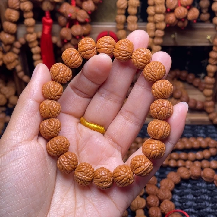 木质类龙纹桃枭挂件