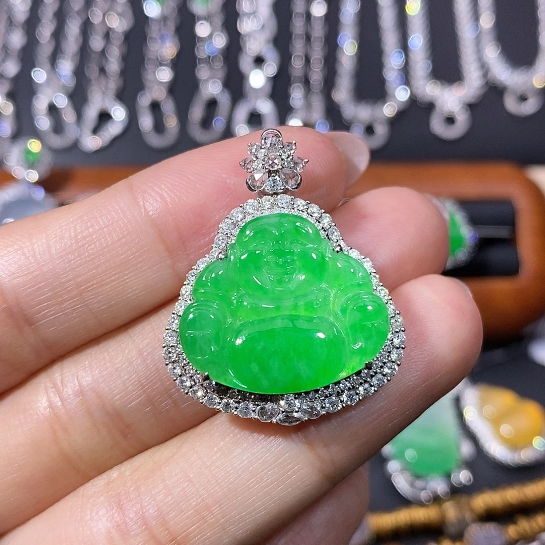 翡翠18K金镶嵌颈饰吊坠