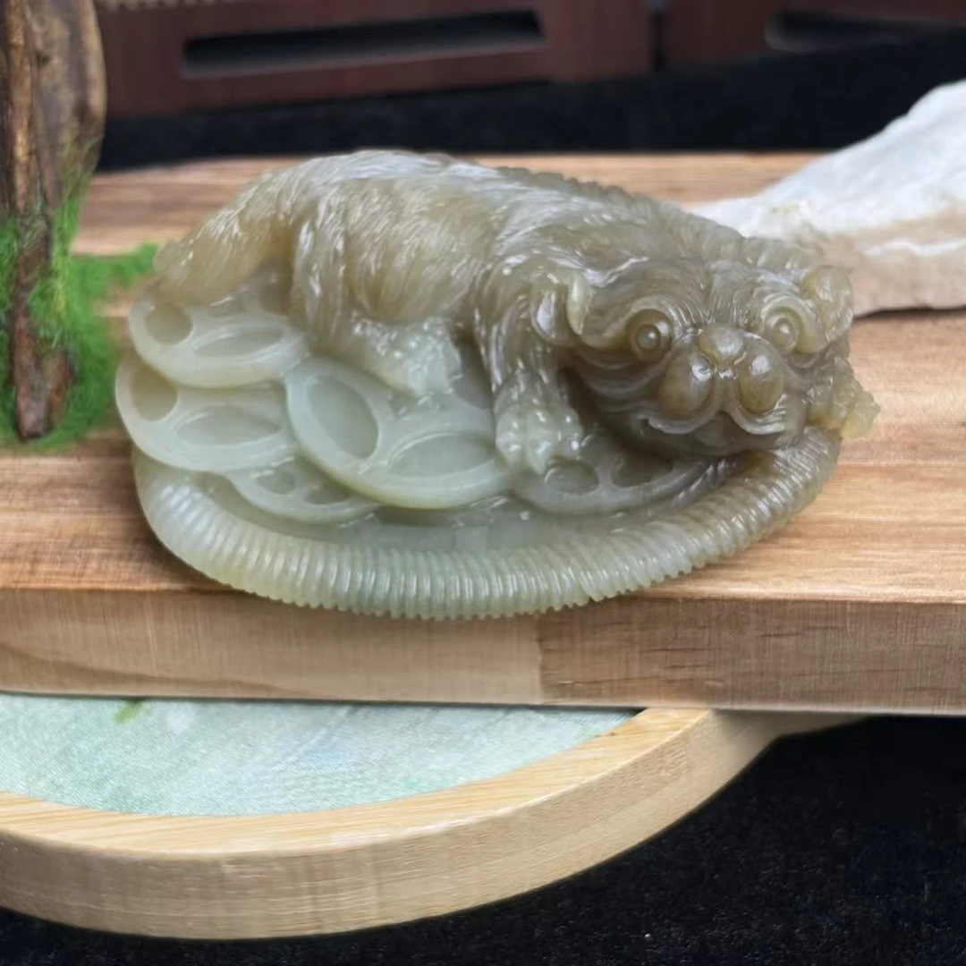 和田玉糖料生肖狗挂件V065