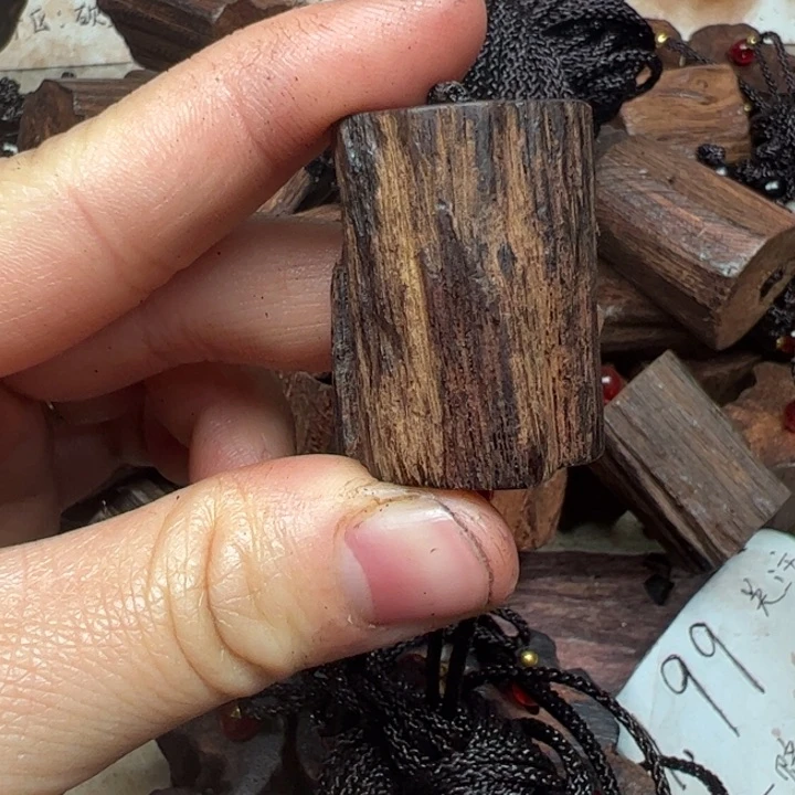 藤类降真香随形吊坠大小不一