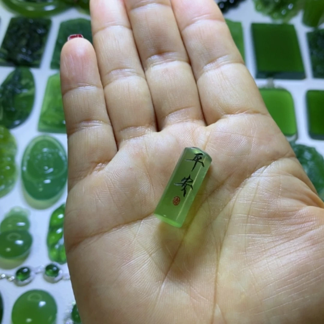 【闪购商品】蛇纹石玉颈饰未镶嵌一****道