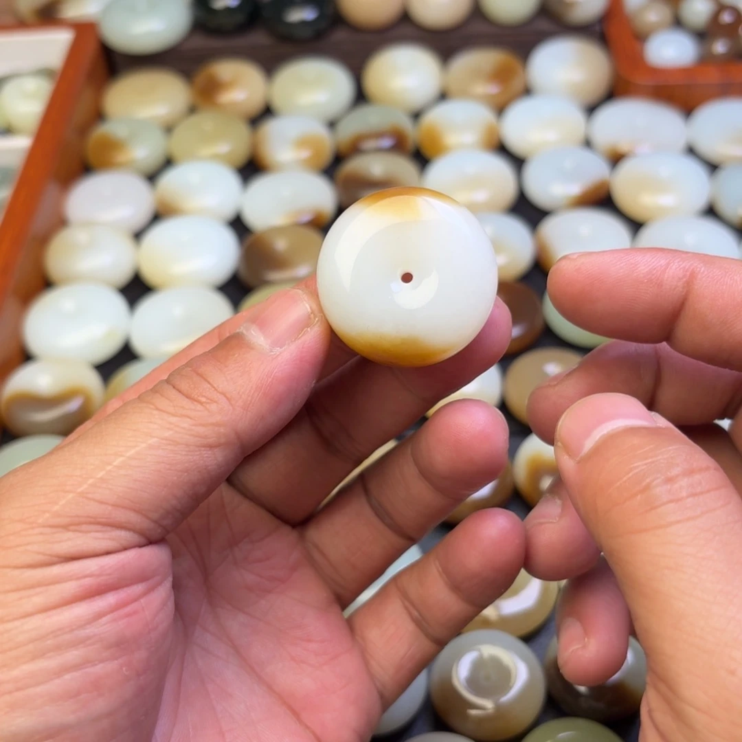 淡***然和田玉未镶嵌颈饰