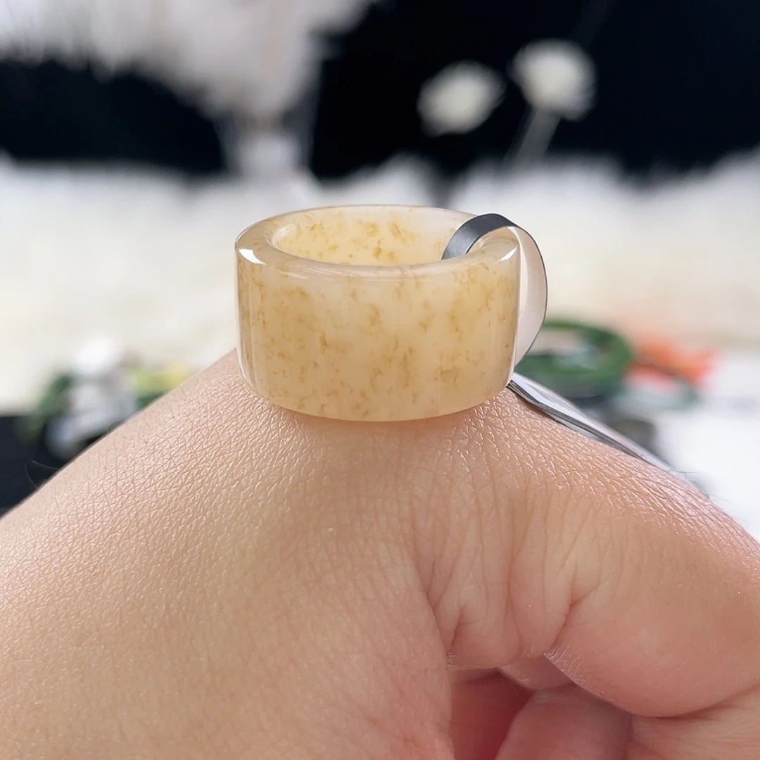 和田玉未镶嵌戒指l66。桂花圆切。16.8。不退换