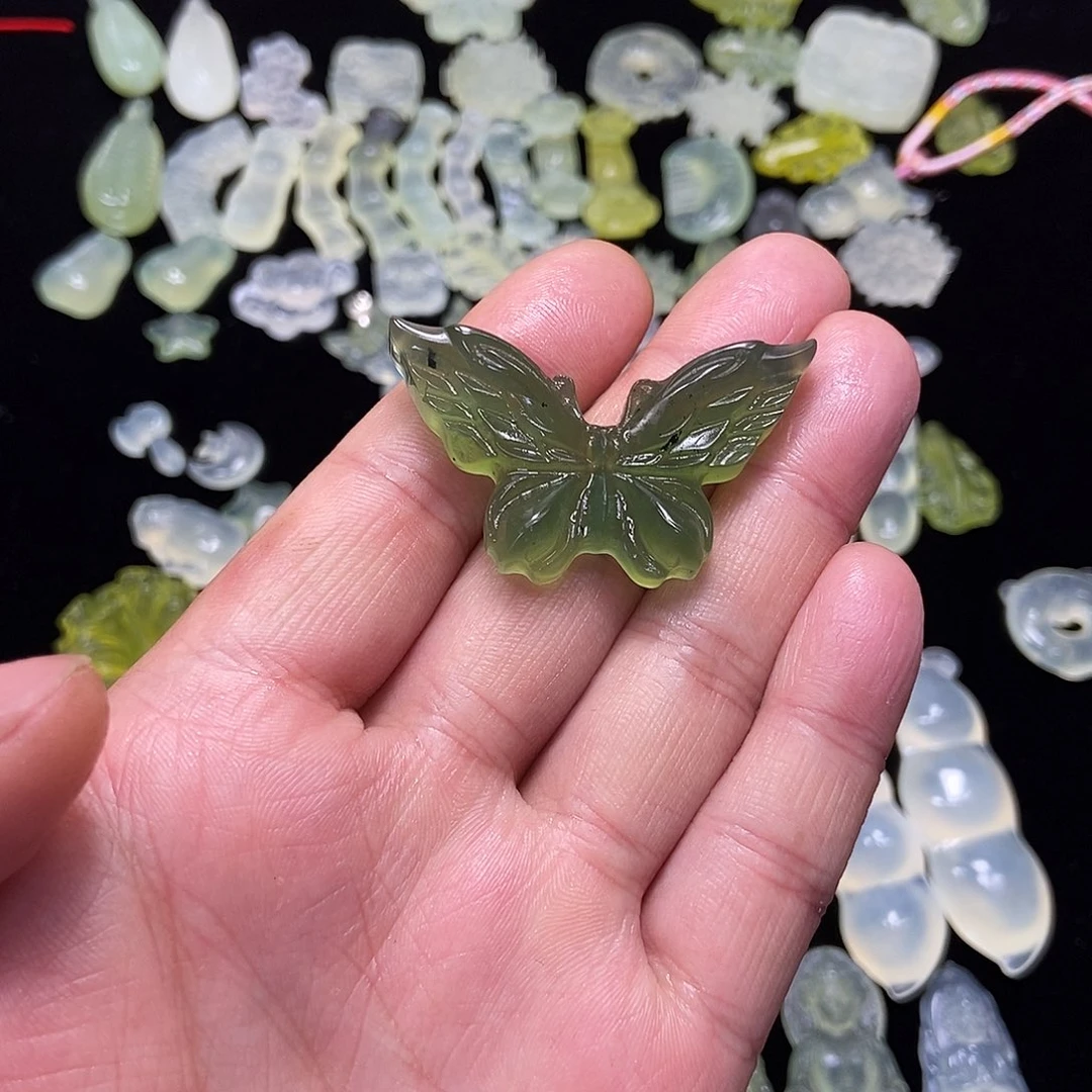 楠***溪蛇纹石玉未镶嵌颈饰