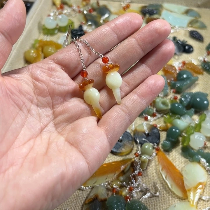 蛇纹石玉耳饰未镶嵌