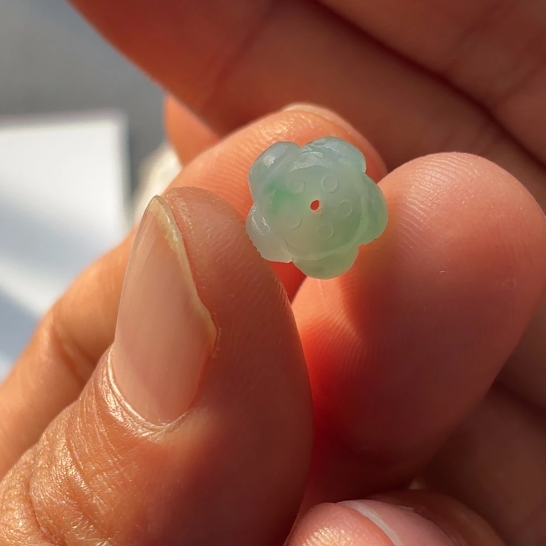 あ***う定制翡翠未镶嵌莲花