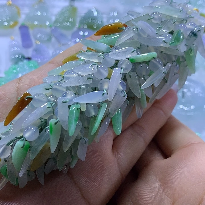 翡翠未镶嵌颈饰天然翡翠A货车挂