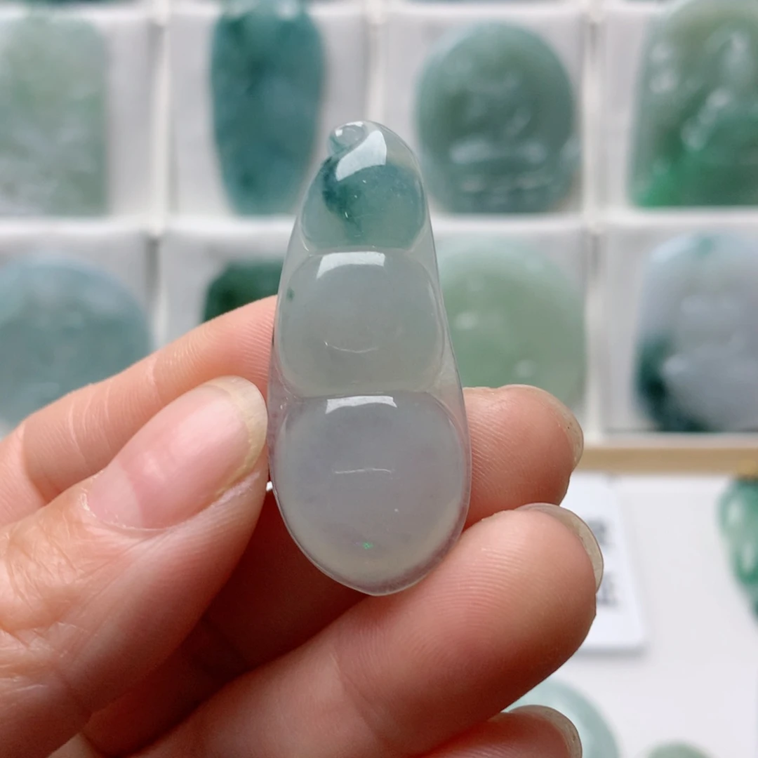 翡翠颈饰未镶嵌四季豆