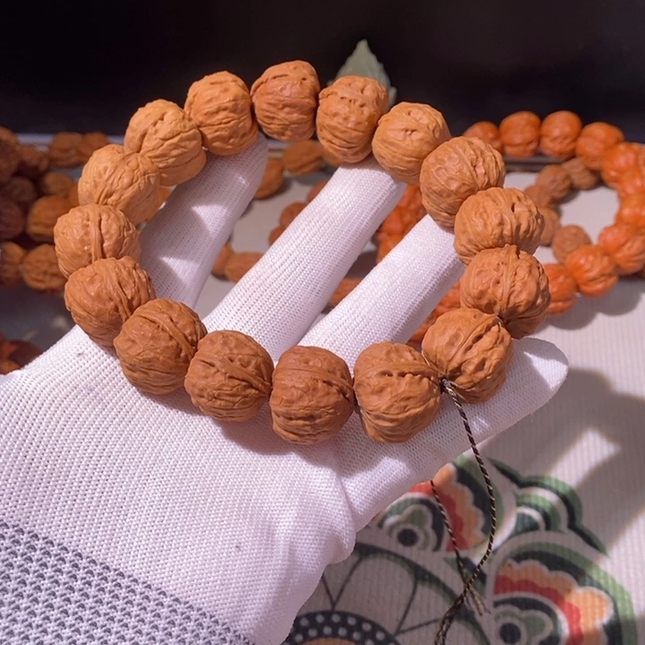 文玩核桃手串……60