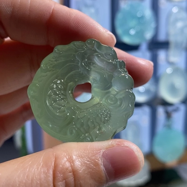 岫玉未镶嵌颈饰吊坠