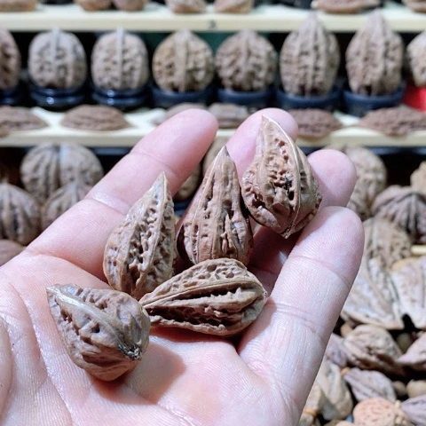 文玩核桃把件越***。核桃