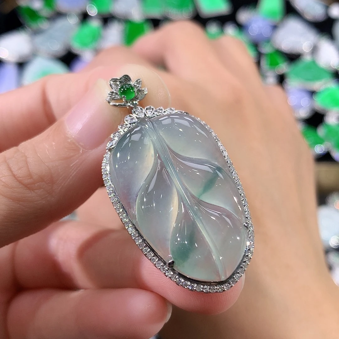 翡翠18K金镶嵌颈饰