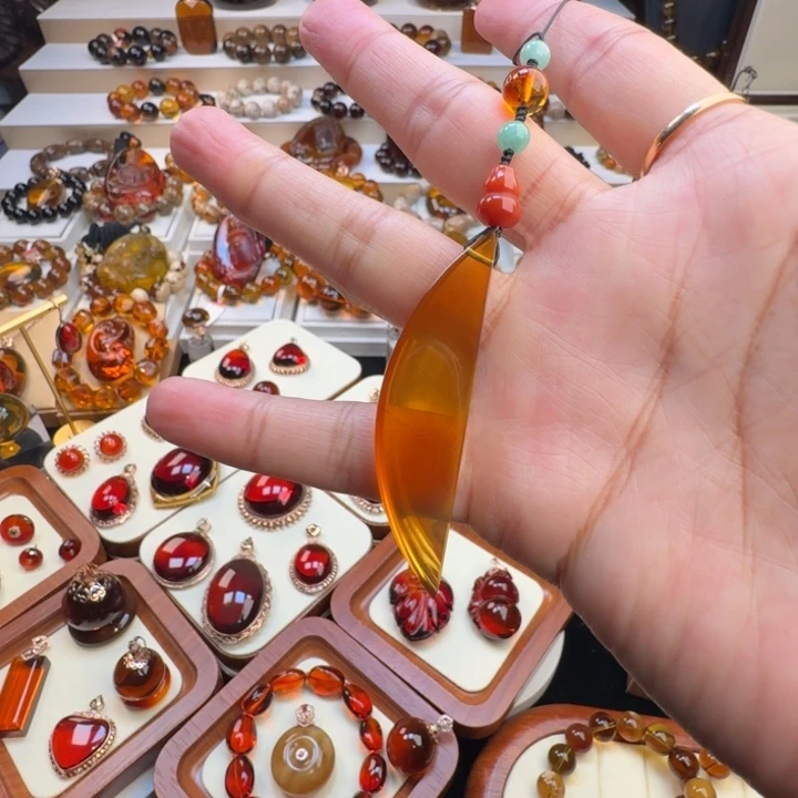 琥珀未镶嵌裸石百搭挂件