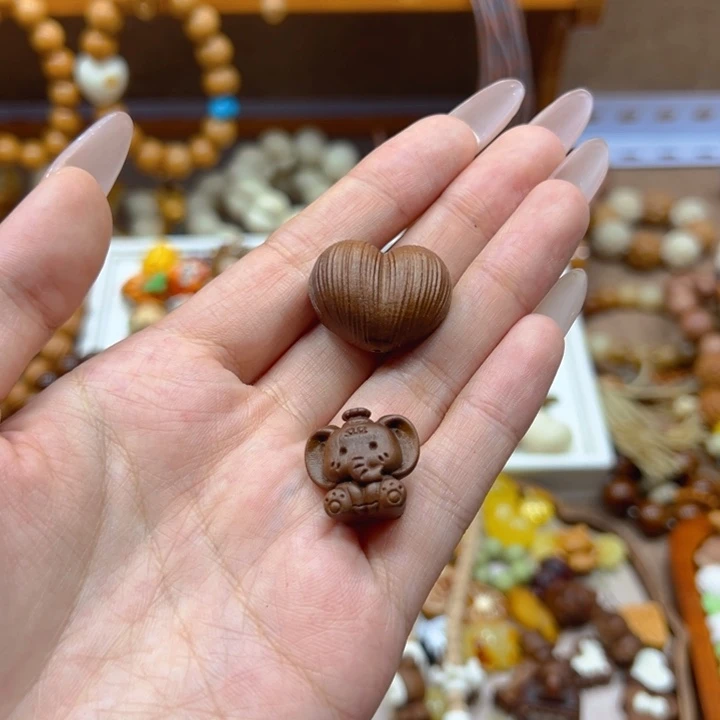 老山檀两个配饰直接发 小象和拉丝屁桃