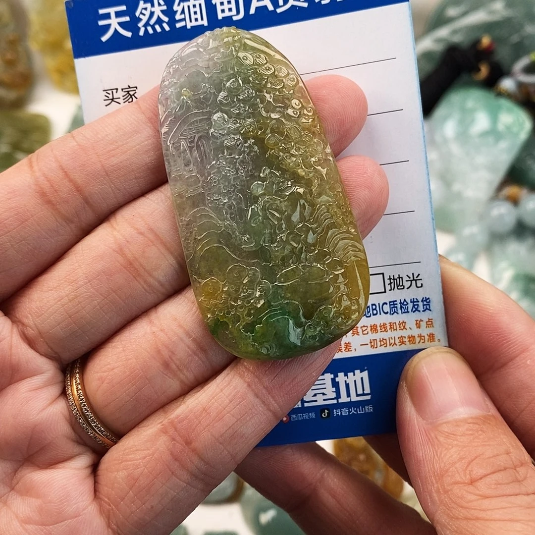 翡翠未镶嵌颈饰山水