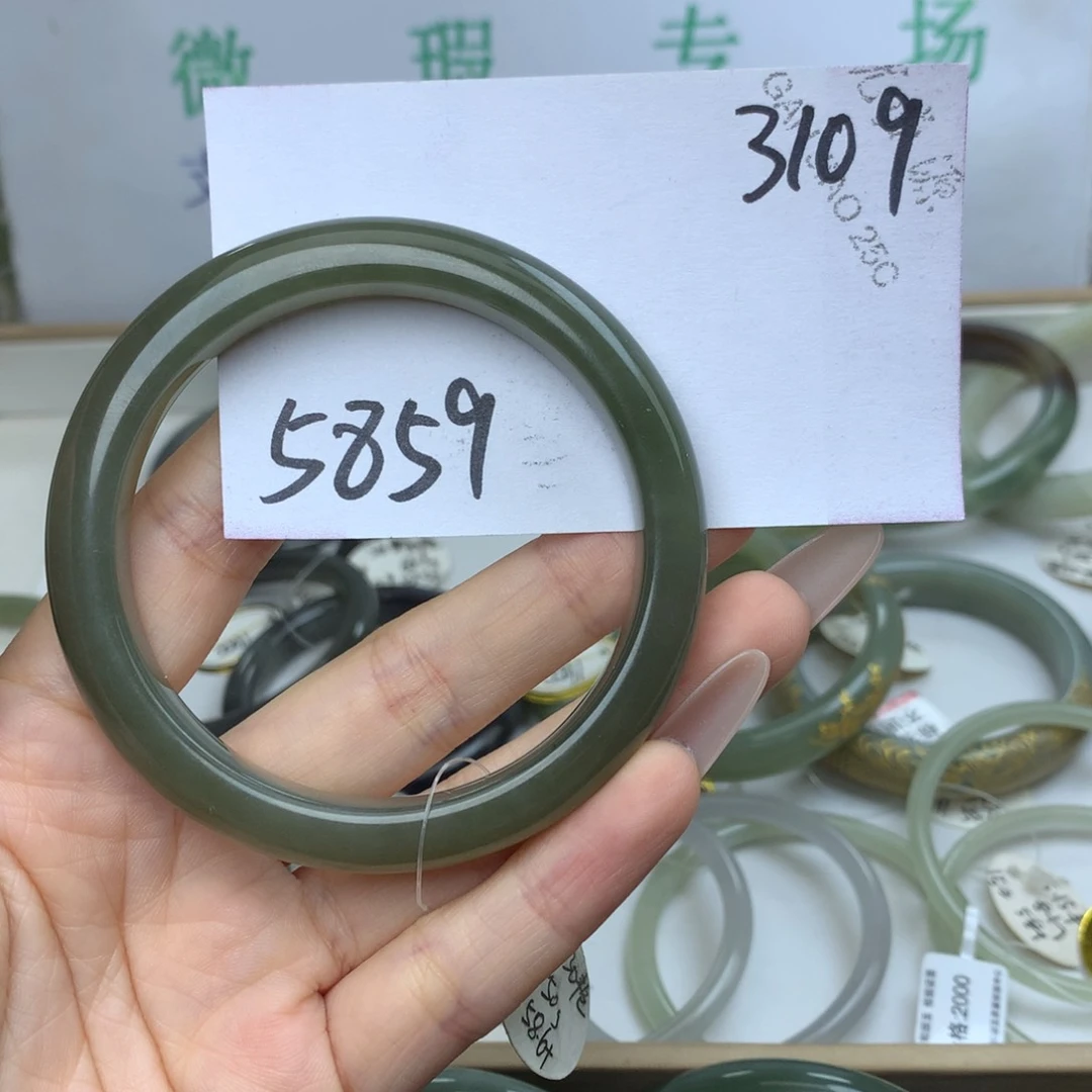 未镶嵌手镯和田玉