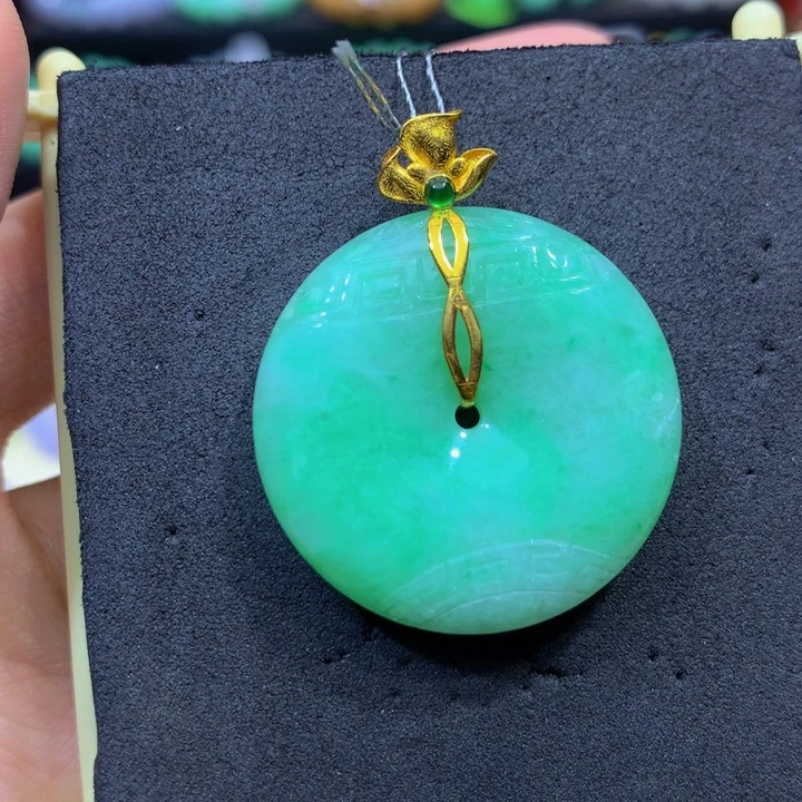 翡翠18K金镶嵌颈饰翡翠