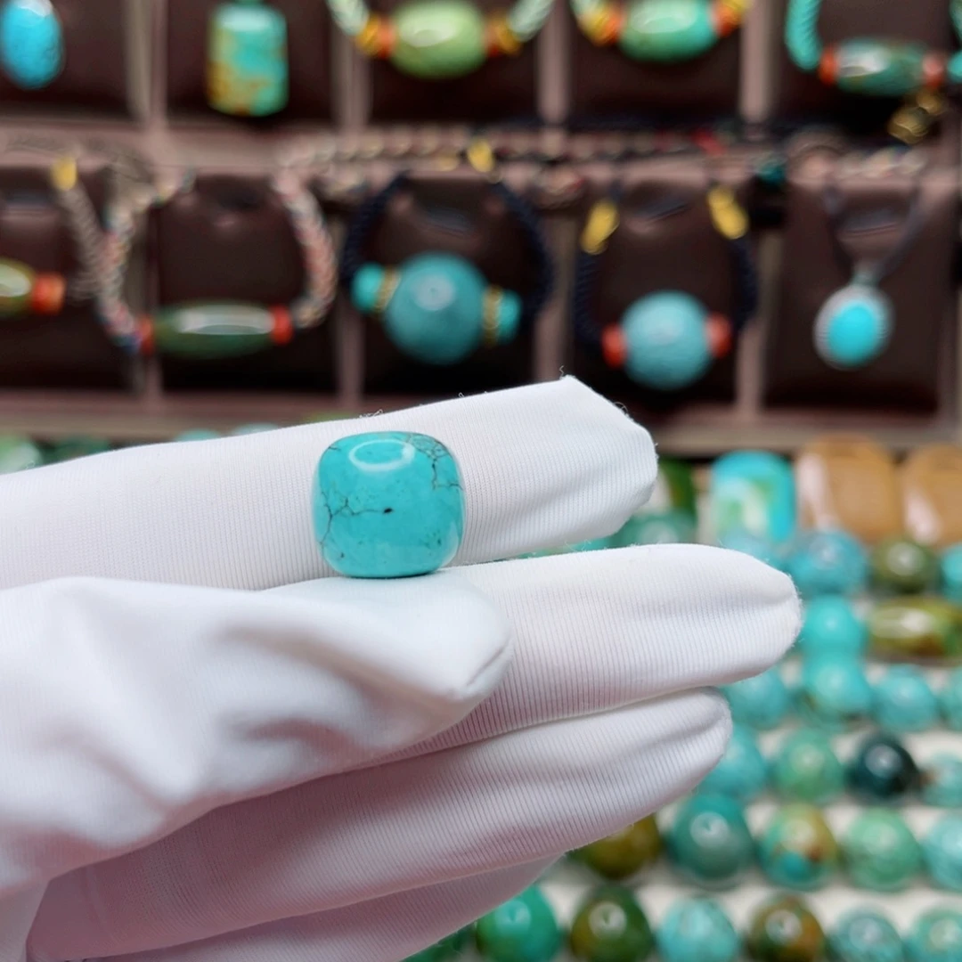 雲***生绿松石未镶嵌原矿