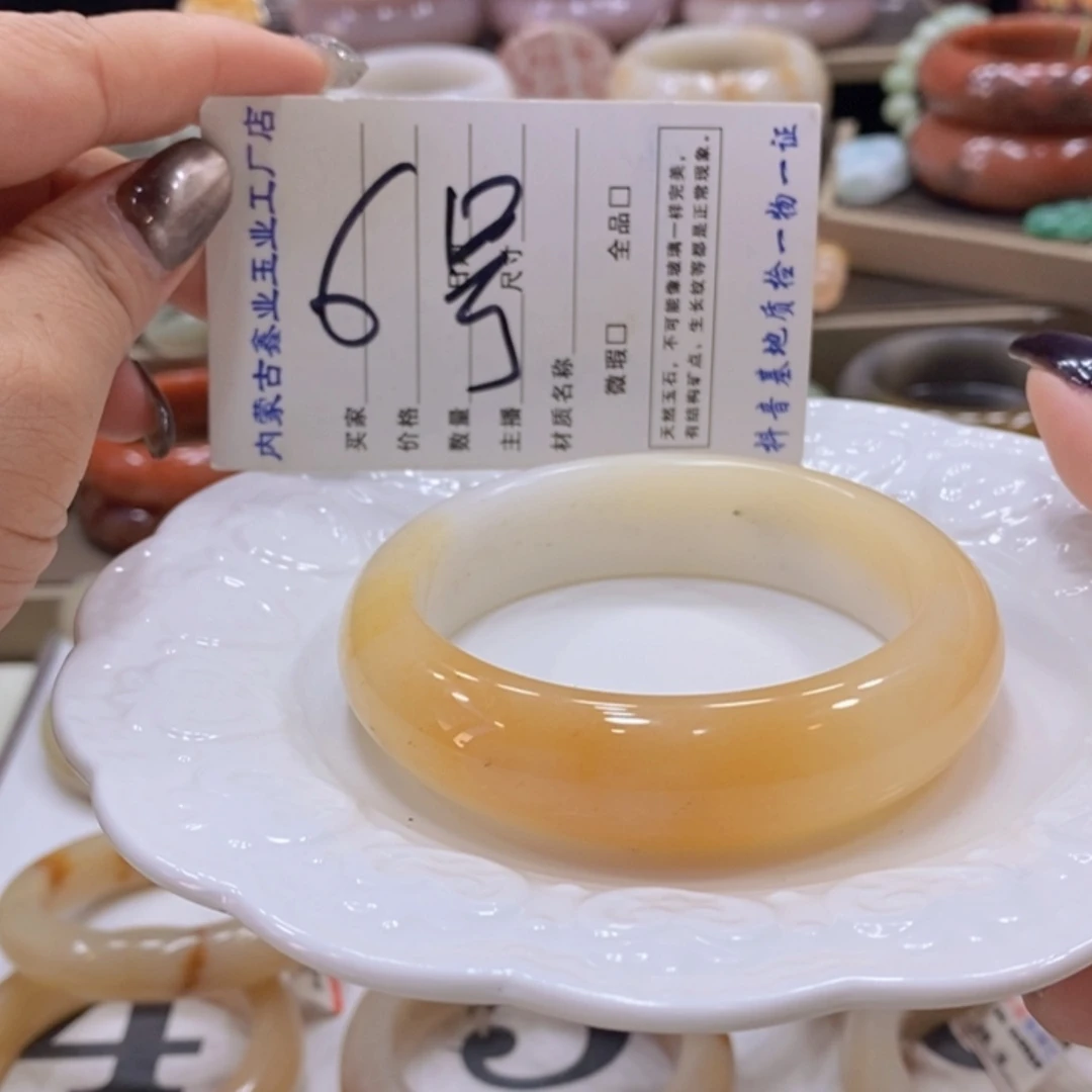 【闪购商品】未镶嵌手镯石英质玉