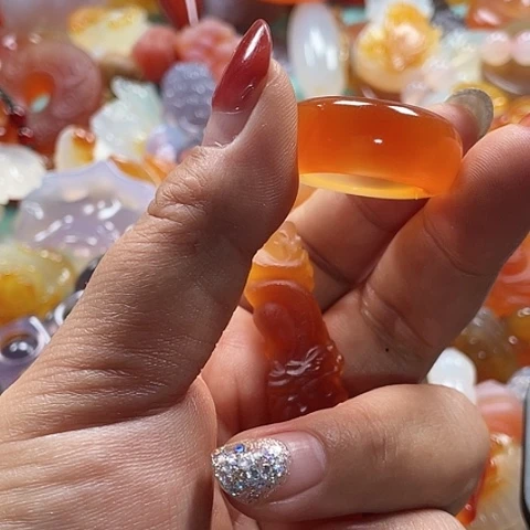 未镶嵌颈饰玛瑙/玉髓不**弃