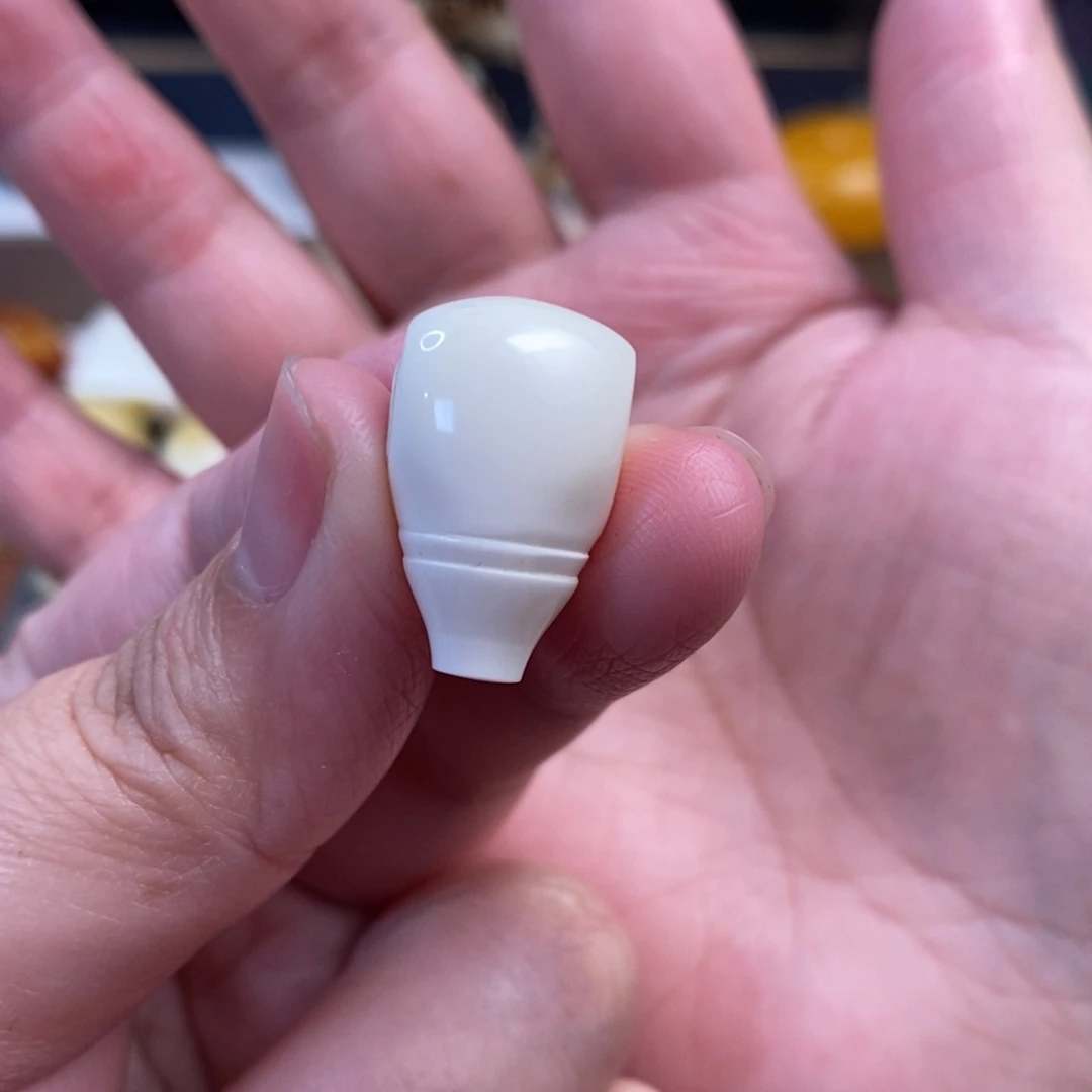 未镶嵌琥珀裸石漆瓷白三通12.8