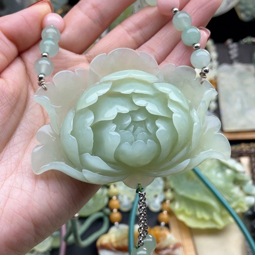 蛇纹石玉颈饰未镶嵌