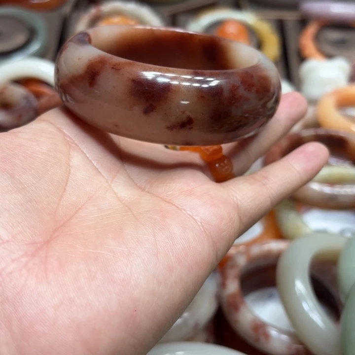 董***豆石英质玉未镶嵌手镯