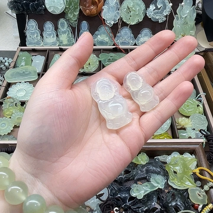 岫玉未镶嵌吊坠(赠链)