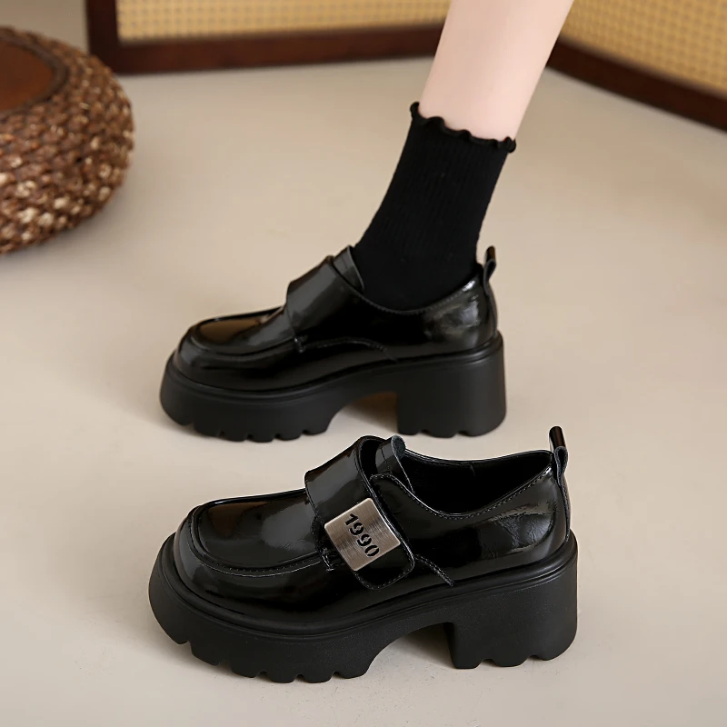 小个子厚底增高真皮小皮鞋女轻便防滑魔术贴亮面日系英伦风乐福鞋