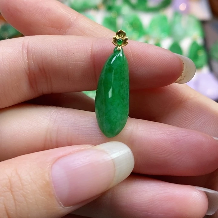 颈饰未镶嵌翡翠吊坠