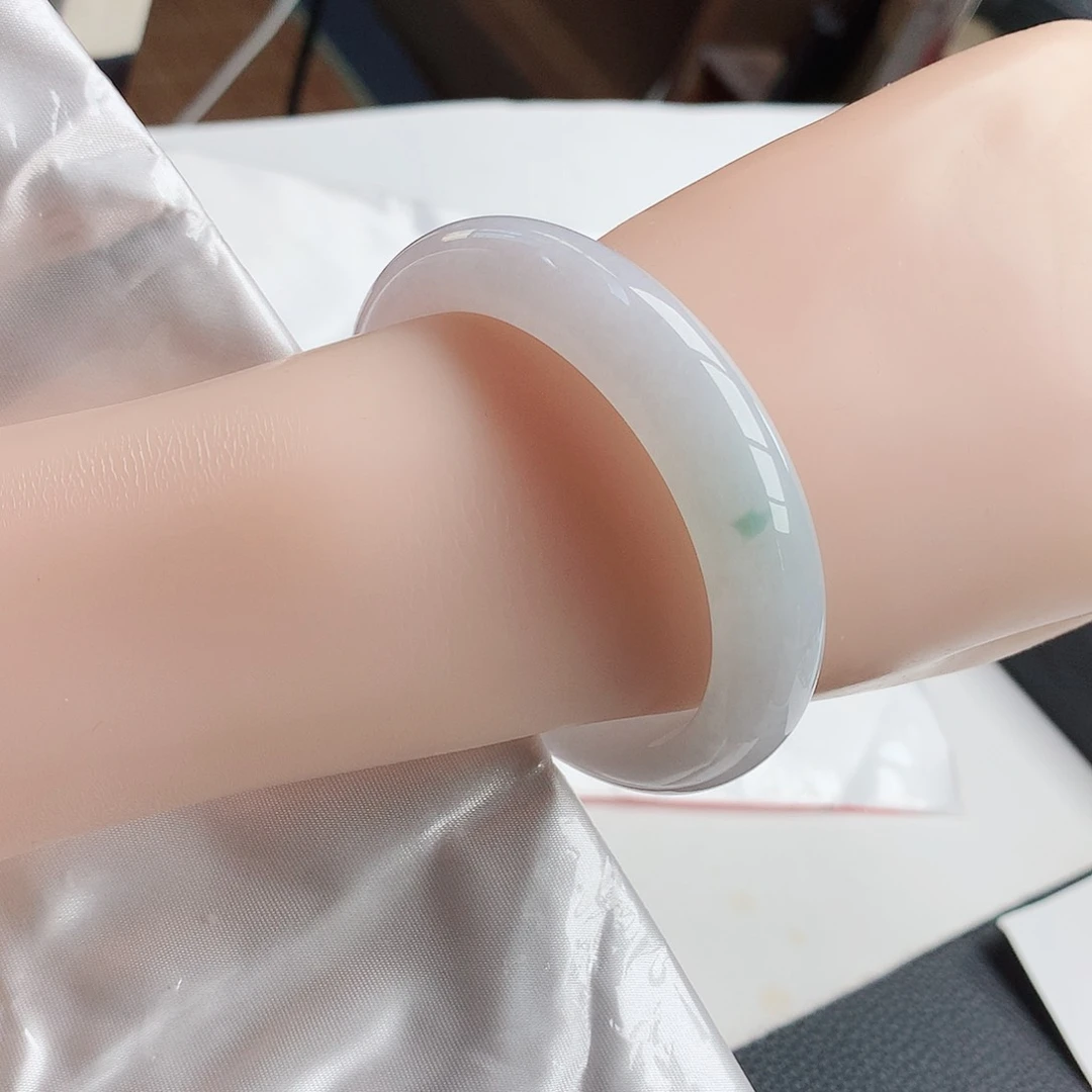 翡翠手镯未镶嵌天然翡翠A货