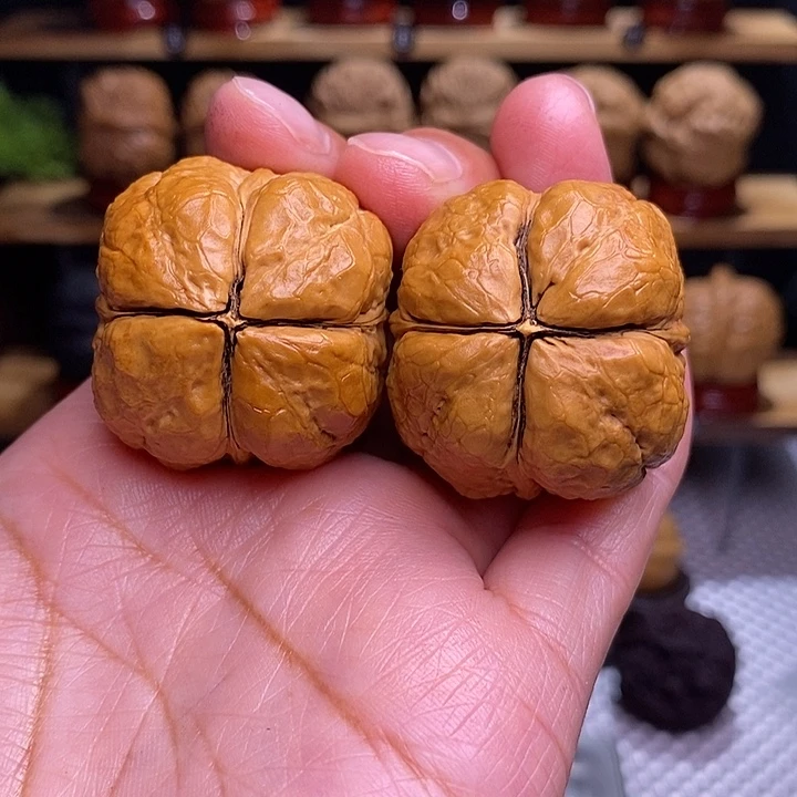 文玩核桃吊坠小八一四棱36