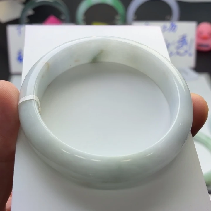 翡翠手镯未镶嵌翡翠手镯